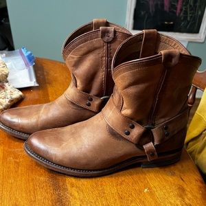 Size 6.5 cognac Frye Billy Harness Short Boots